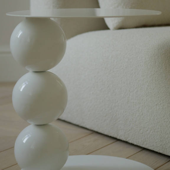 Moon - stolik na kulistej podstawie